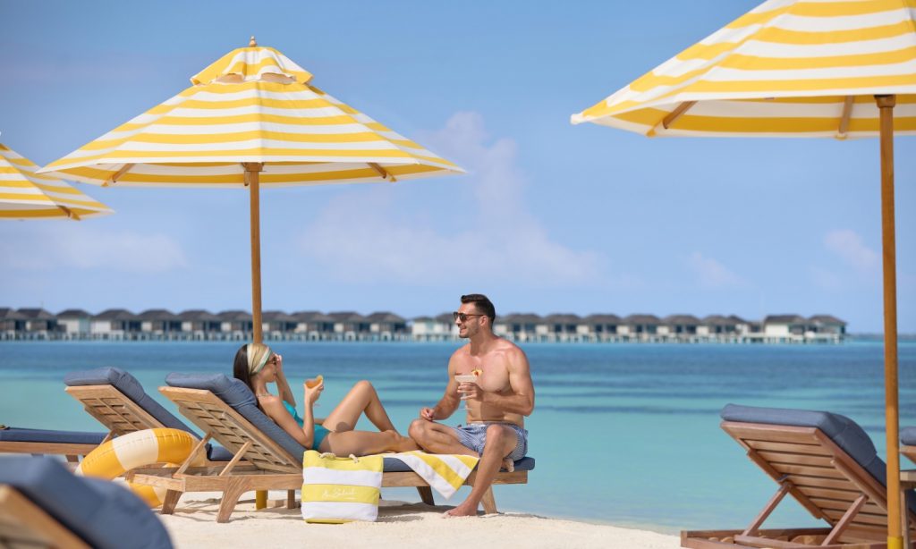 Batch Le Meridien Maldives Resort and Spa Couple Au Soleil