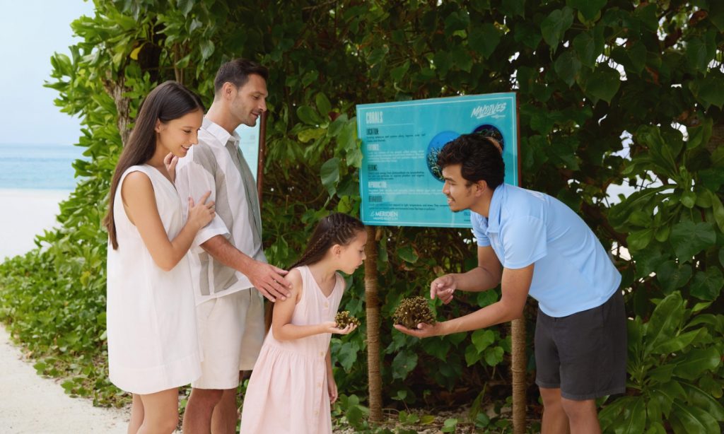 Batch Le Meridien Maldives Resort and Spa Family at the Marine Conswrvation Hub
