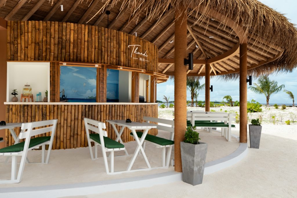 Batch OBLU NATURE Helengeli by SENTIDO Outlets & Dining Thundi Bar3