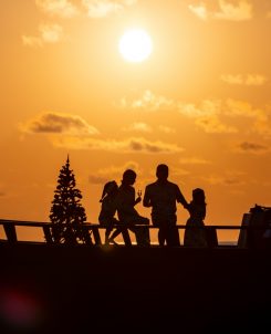 Batch OZEN RESERVE BOLIFUSHI Festive Lifestyle Sunset