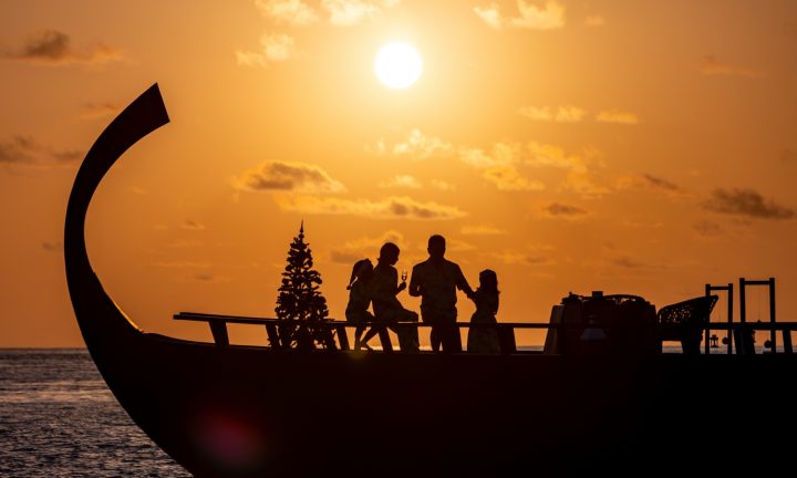 Batch OZEN RESERVE BOLIFUSHI Festive Lifestyle Sunset