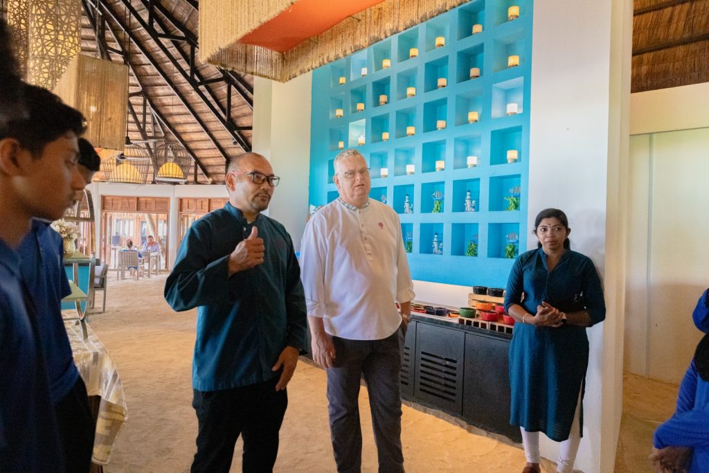 Batch Angsana Velavaru School Visit