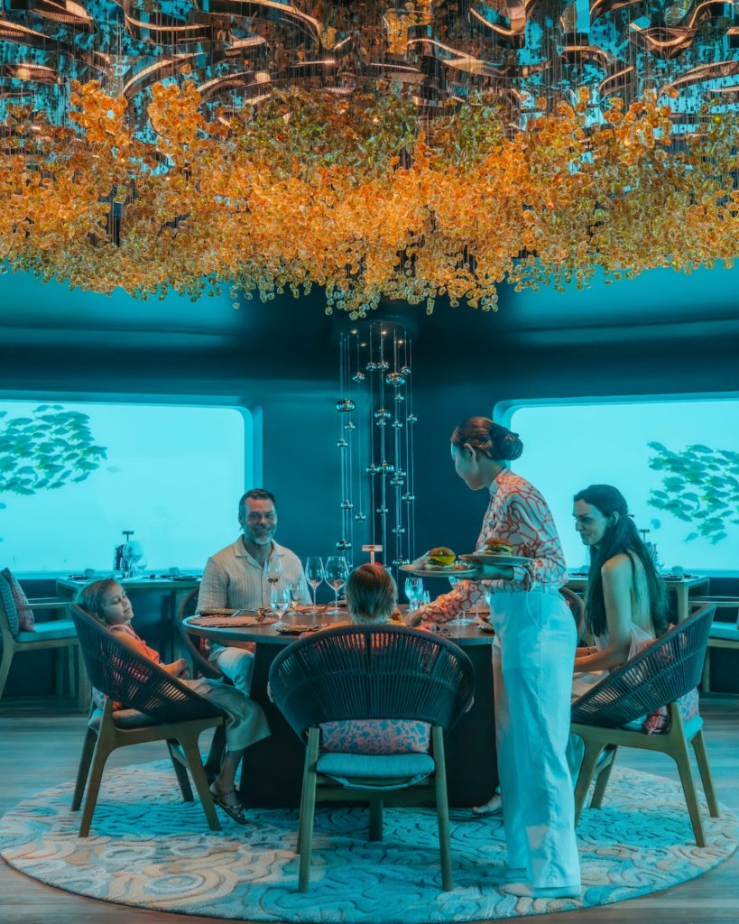 Batch Bubble Underwater Restaurant
