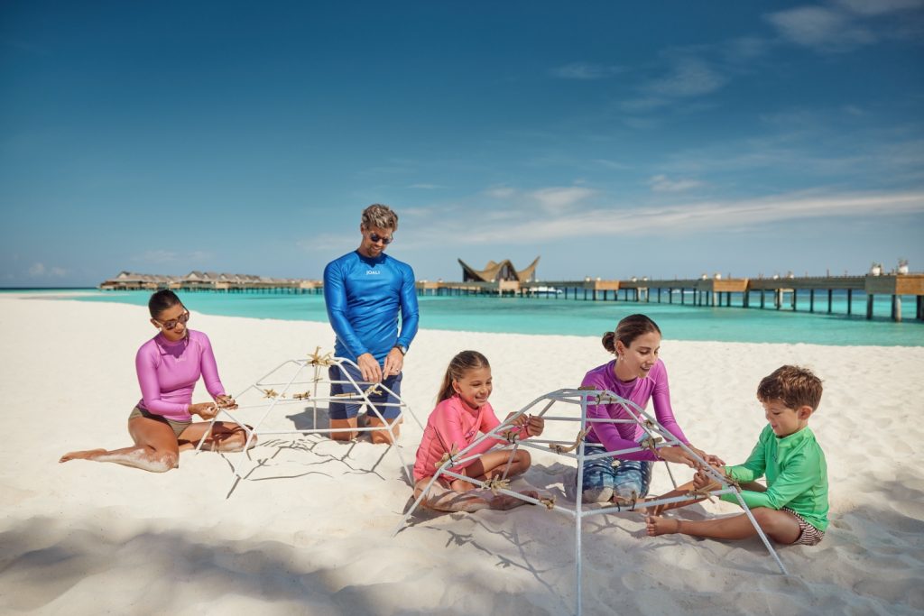 Batch JOALI Maldives Coral Planting Family (2)