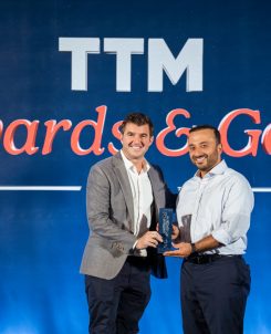 Batch Joe Perry Area Director of Sales Maldives Accepting the Award