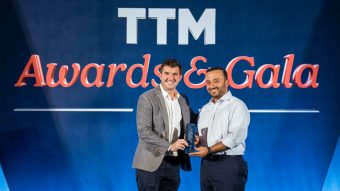Batch Joe Perry Area Director of Sales Maldives Accepting the Award