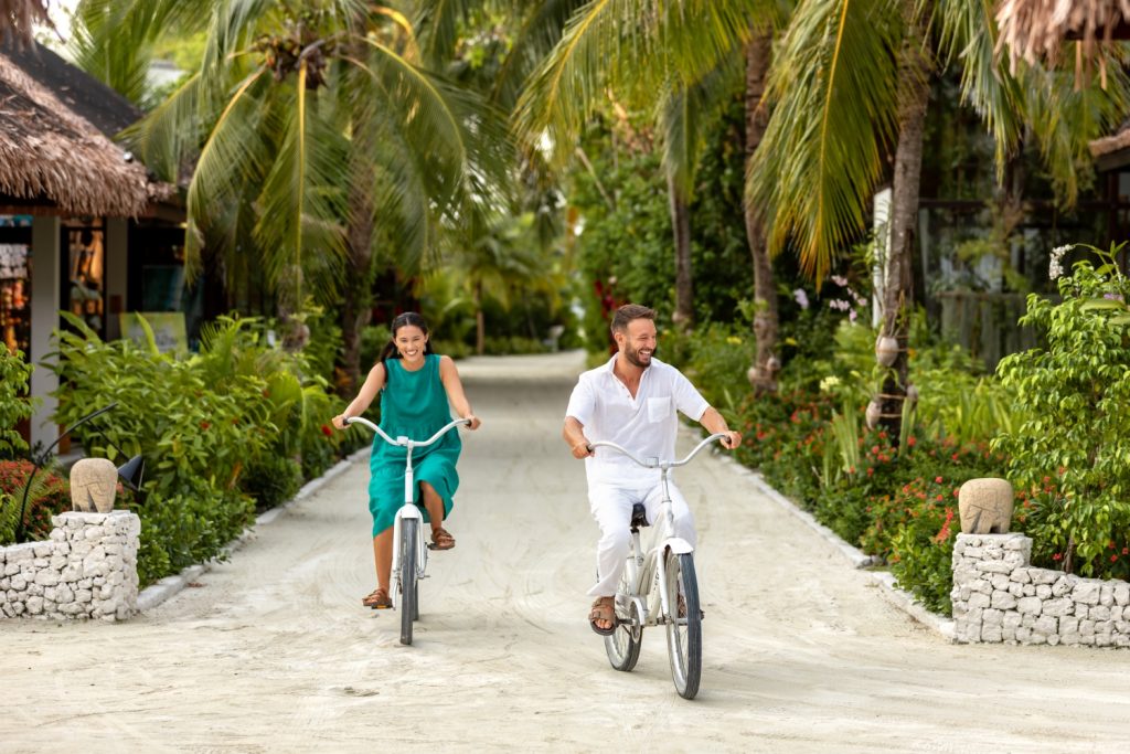 Batch OZEN RESERVE BOLIFUSHI Lifestyle Couple on Bicycle (exp 07 05 2029)