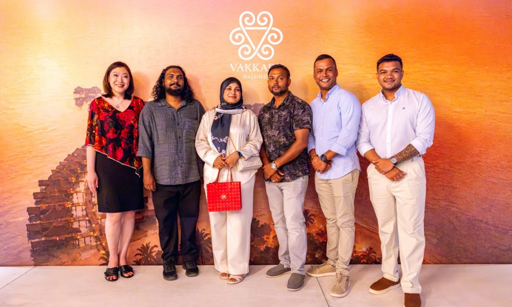 Batch Vakkaru Maldives Golden Hour Gathering Prize Presentation