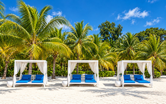 193 Kandooma Beach Cabanas High Res