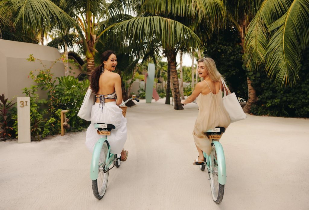 JOALI BEING Bike Riding Lifestyle 3 Large