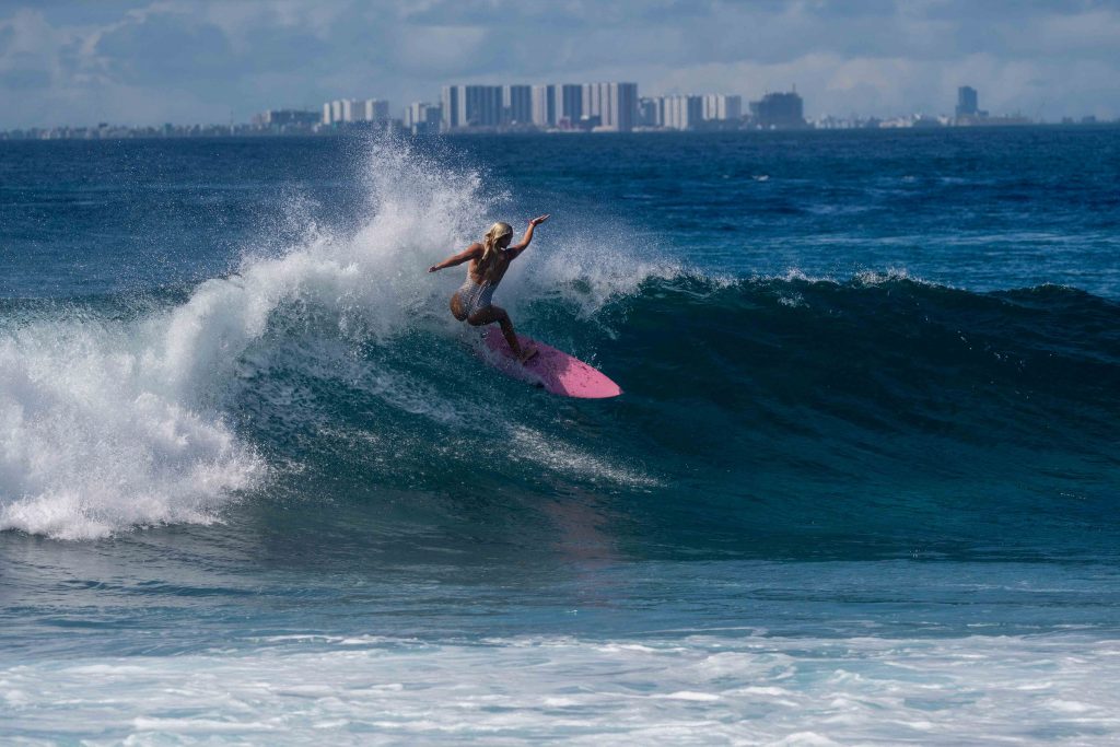 SURFERELLE LOHISEVENT surf