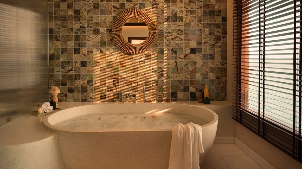 Batch RAH GILI MALDIVES Overwater Villa Bathtub