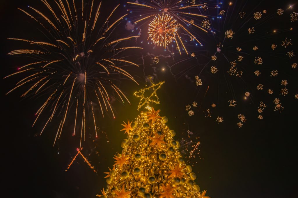 Batch Sheraton Maldives Full Moon Resort & Spa Christmas Tree & Fireworks