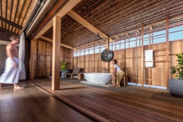 7. Kudadoo Boasts Expansive Bathroom