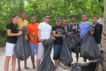 Clean-up event at Embudu Island by Coco Palm Dhuni Kolhu associates 