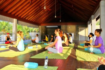 Kurumba_Maldives_-_Morning_Yoga_Session[1]