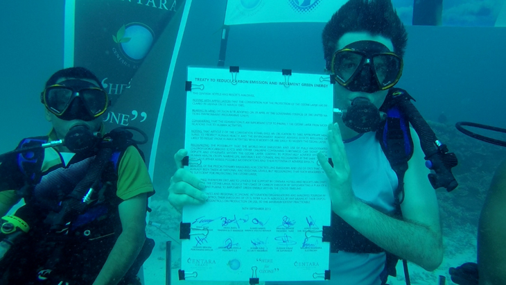 Underwater Signing 1