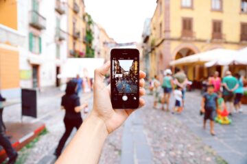 Person Holding Space Gray Iphone 5s 861102